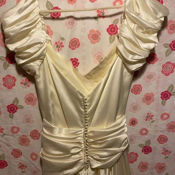 Vintage Wedding Dress - Picture 11 of 16